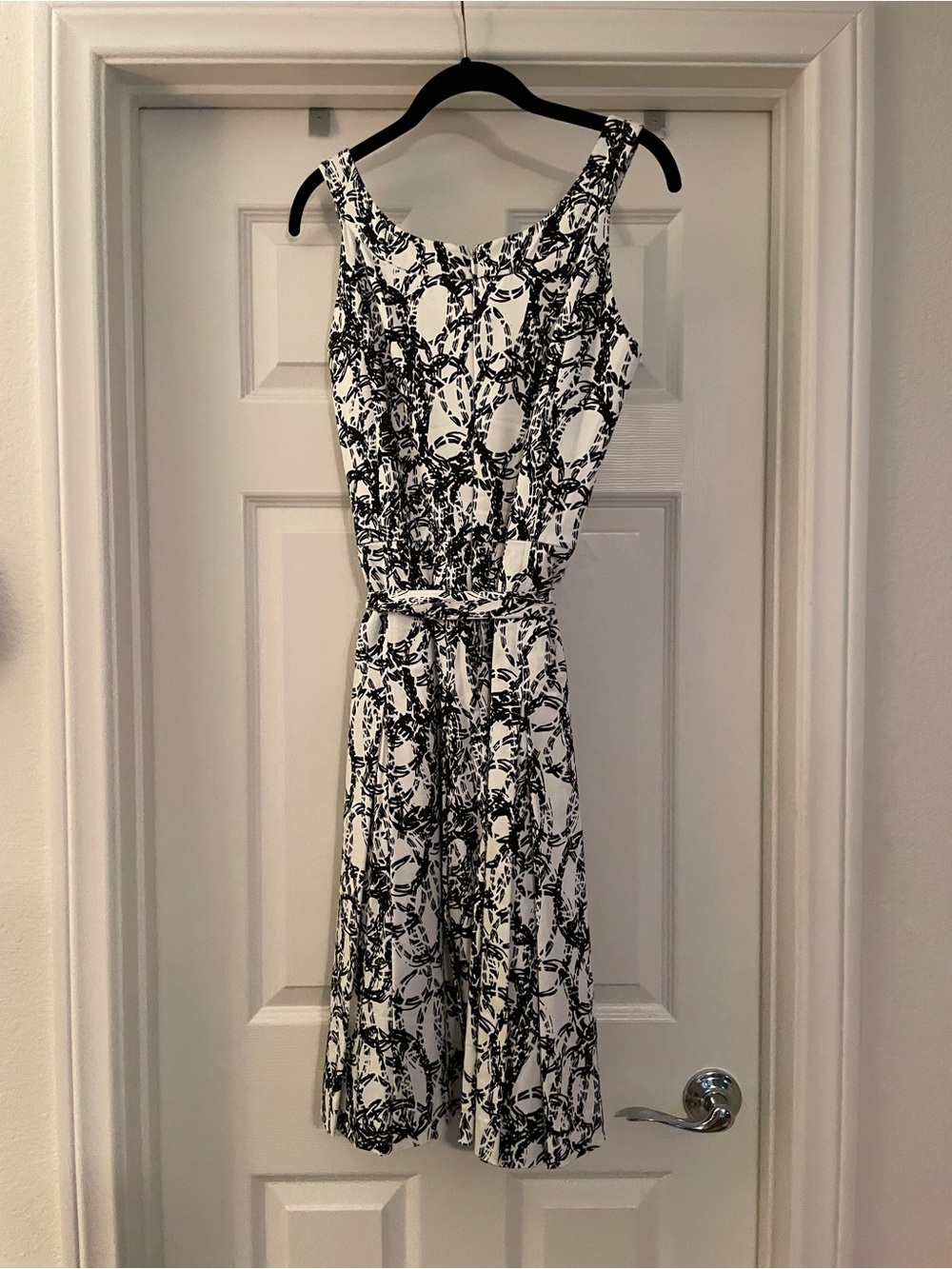 Calvin Klein Black & White Printed Sleeveless Midi Dress